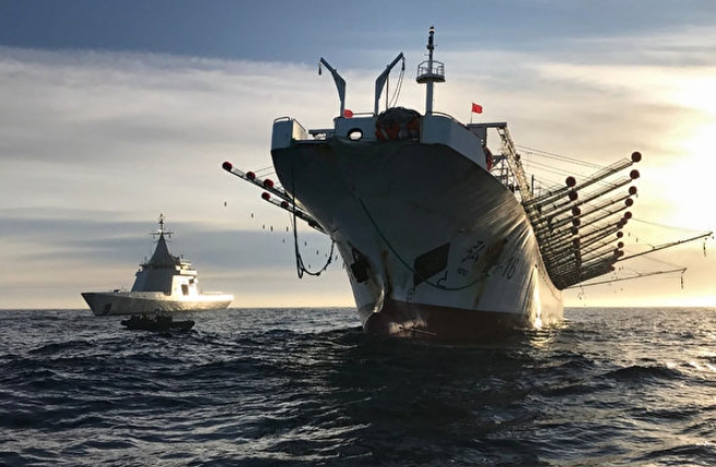 中國遠洋漁船在阿根廷海域非法捕魚，遭當地海軍驅離。(示意圖)   圖 : 翻攝自Argentina's Navy Press Office
