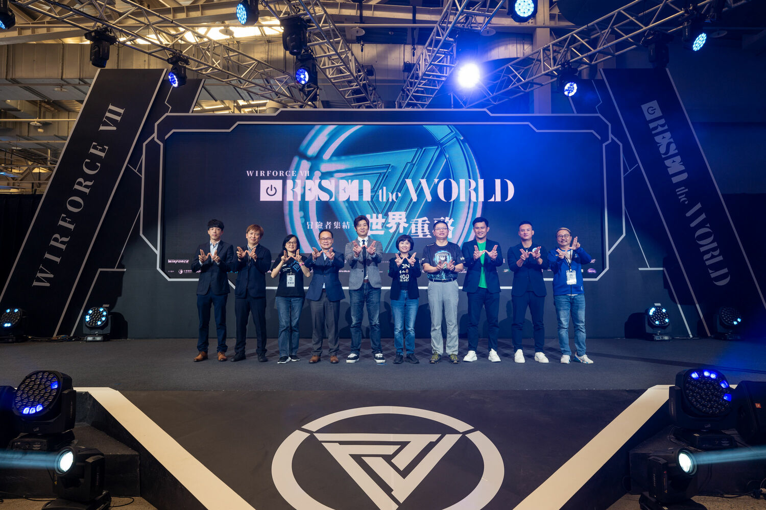 就肆電競 4Gamers 創辦人暨執行長黃智仁(正中)與與會貴賓為今年活動合影留念 圖：主辦單位/提供