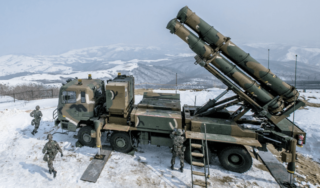 南韓自主研發「天弓 M-SAM」地對空導彈。   圖：翻攝自LIG NEXT1網頁