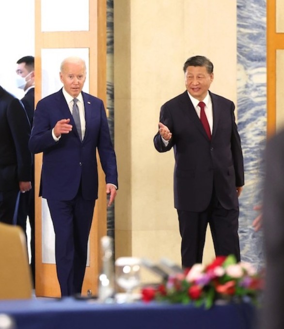 中國國家主席習近平與美國總統拜登於印尼峇里島會晤。   圖:翻攝自新華社