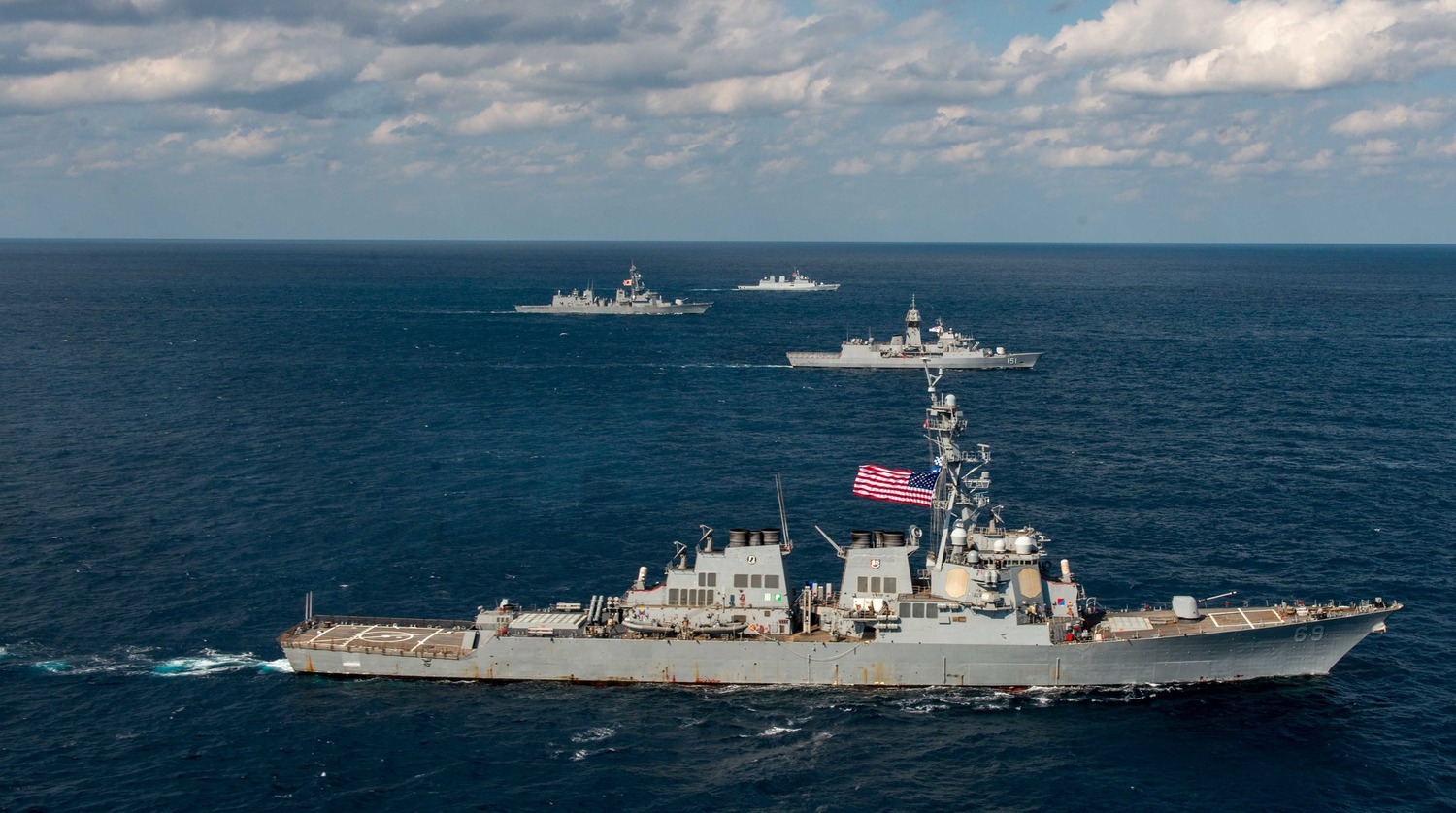 11月8至15日在日本關東以南的太平洋海域進行的「Malabar 2022」軍演,美軍「勃克級」飛彈驅逐艦「米利厄斯號(DDG-69)」最靠近鏡頭,明顯可以看到斑駁的鏽痕。 圖:翻攝U.S. 7th Fleet推特 11月8至15日在日本關東以南的太平洋海域進行的「Malabar 2022」軍演,美軍「勃克級」飛彈驅逐艦「米利厄斯號(DDG-69)」最靠近鏡頭,明顯可以看到斑駁的鏽痕。 圖:翻攝U.S. 7th Fleet推特