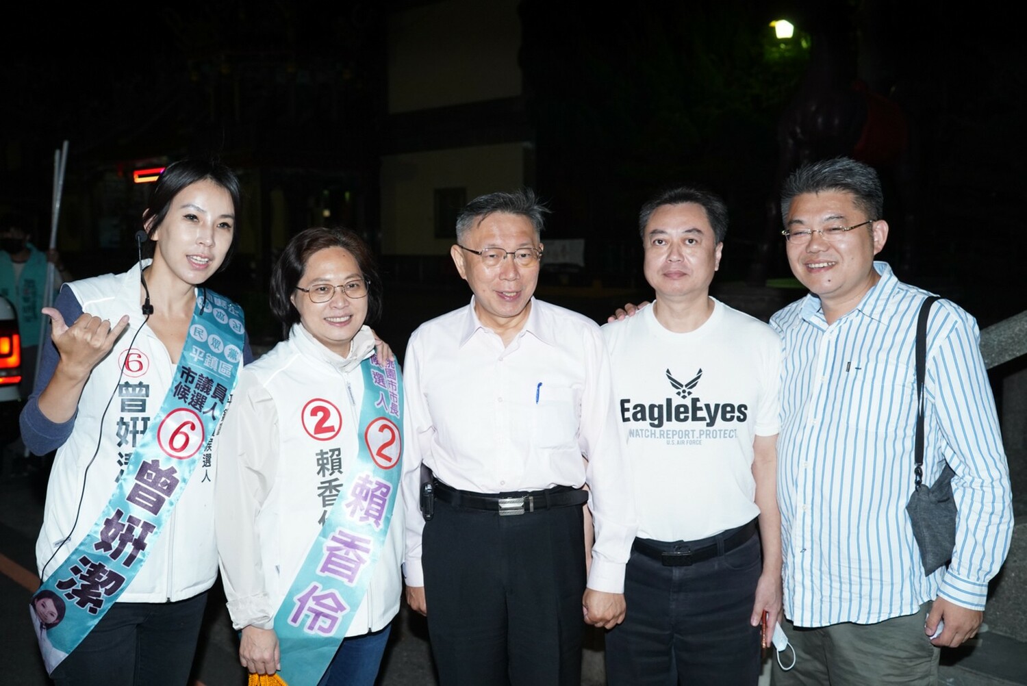 民眾黨主席柯文哲輔選賴香伶。 圖：賴香伶競辦／提供 鄭寶清由競辦主委許國泰陪同，從楊梅啟明宮出發掃街拜票。 圖：鄭寶清競辦／提供鄭寶清由競辦主委許國泰陪同，從楊梅啟明宮出發掃街拜票。 圖：鄭寶清競辦／提供