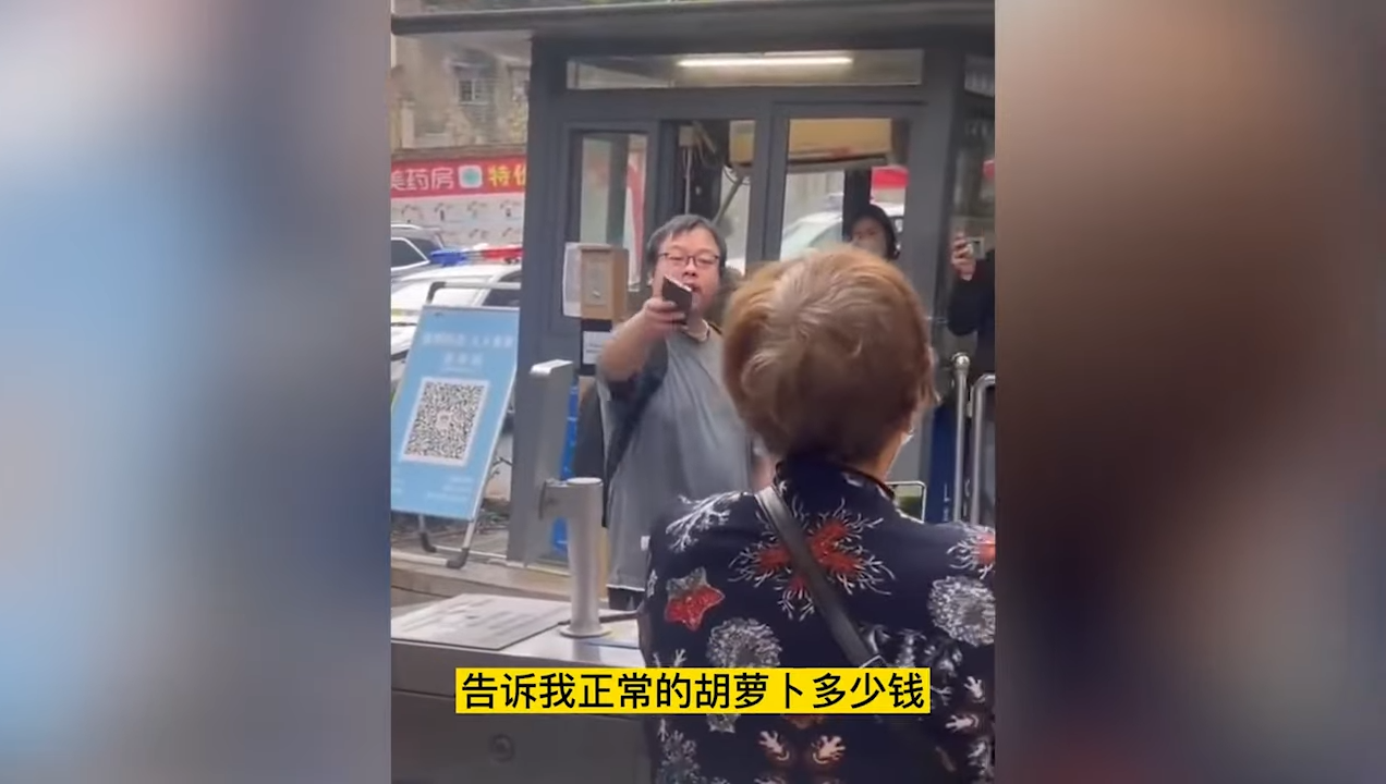 中國「重慶超人哥」公開批評中國防疫荒謬,直指「我們現在還在為一個『小感冒』而折騰」。 圖:翻攝自YT影片 中國「重慶超人哥」公開批評中國防疫荒謬,直指「我們現在還在為一個『小感冒』而折騰」。 圖:翻攝自YT影片