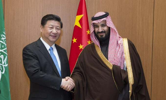 中國國家領導人習近平與沙烏地王儲薩勒曼舉行雙邊會晤。   圖: 翻攝自中國央視 