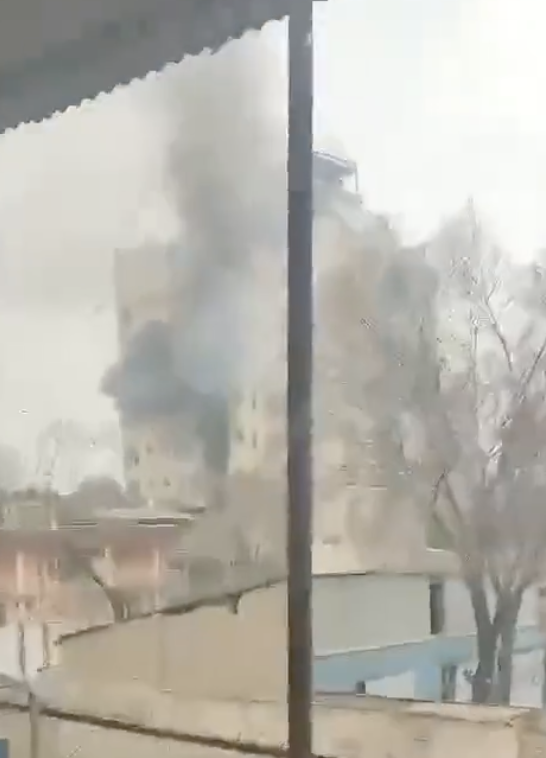 阿富汗首都喀布爾(Kabul)驚傳遭攻擊,有3名槍手死亡。 圖:翻攝推特影片 阿富汗首都喀布爾(Kabul)驚傳遭攻擊,有3名槍手死亡。 圖:翻攝推特影片