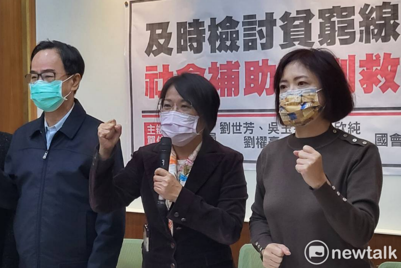民進黨立委劉世芳(圖中)日前表示，檢討沒看到重點。 圖：陳佩君／攝（資料照）