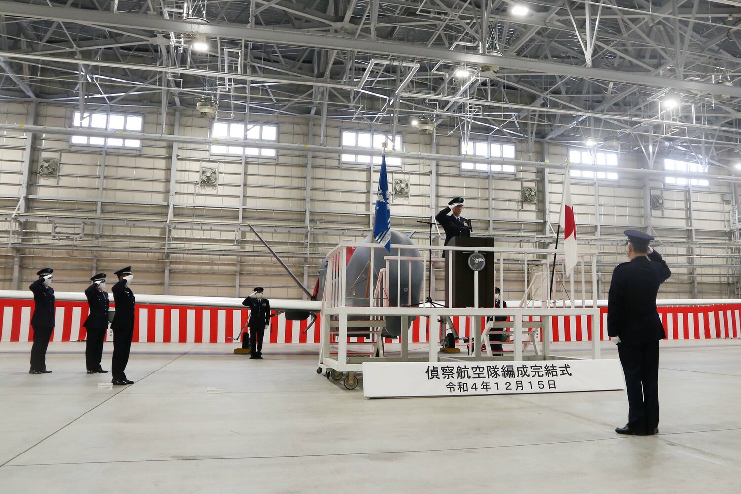 日本RQ-4B「全球鷹」無人機偵察中隊15日在青森縣三澤基地新編成軍。 圖:翻攝@JASDF_PAO推特 日本RQ-4B「全球鷹」無人機偵察中隊15日在青森縣三澤基地新編成軍。 圖:翻攝@JASDF_PAO推特