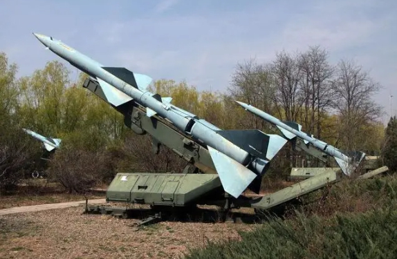 蘇聯製造的 SA-2 防空導彈。 圖 : 翻攝自新浪軍事