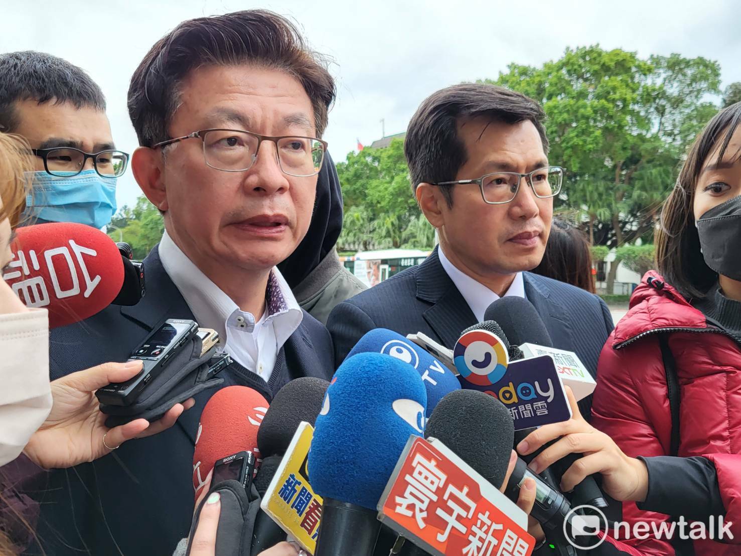 蔡英文與綠委進行便當會，郭國文(左前)、羅致政(中) 會後接受媒體訪問。 圖：陳佩君/攝（資料照片）