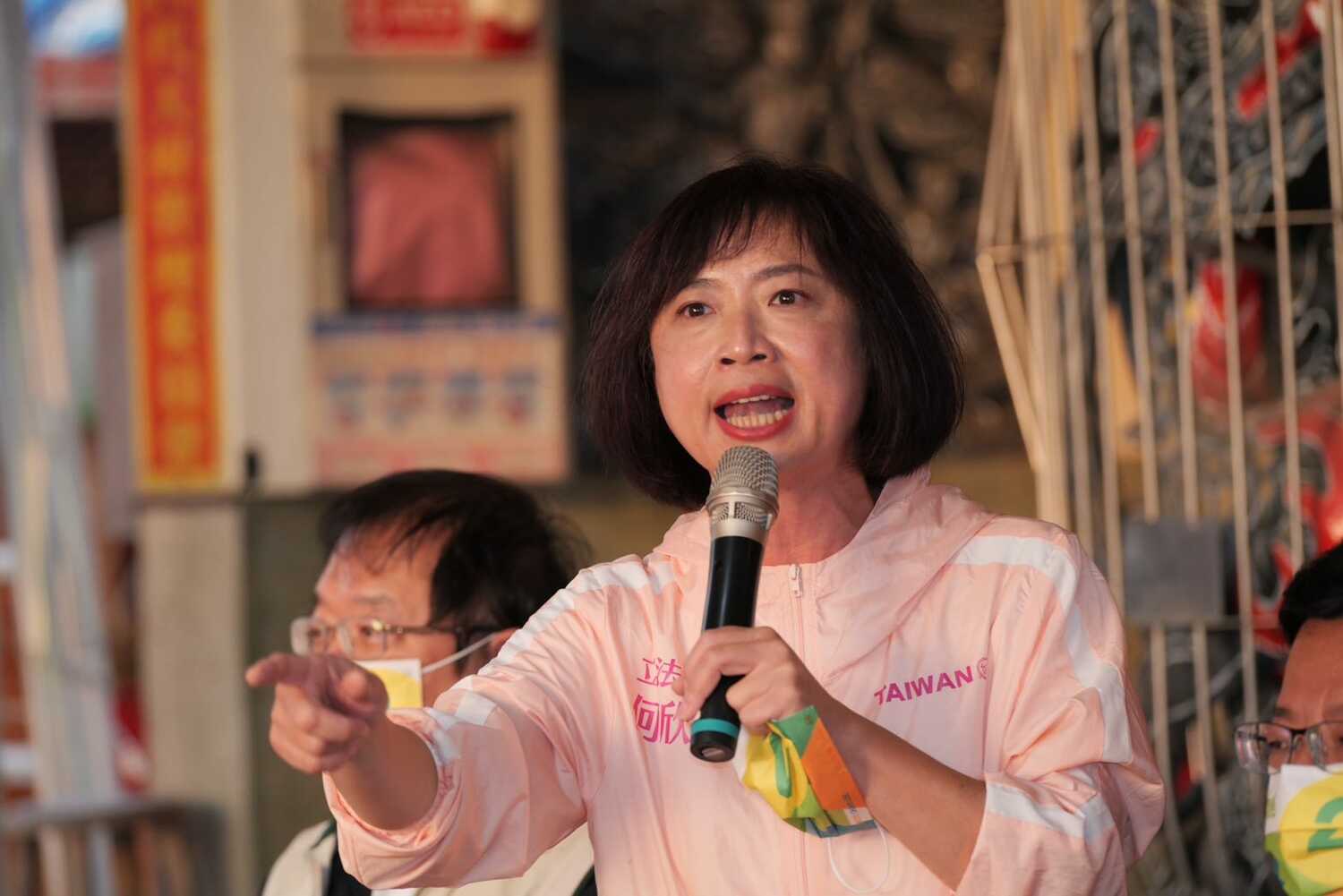 羅廷瑋說，何欣純是「自來水女王」。取自何欣純臉書 