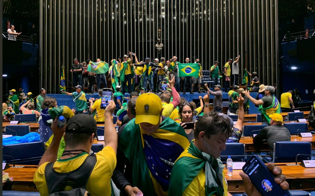巴西版國會暴動! 前總統支持者佔領國會、總統府 軍隊4小時後奪回 逮40