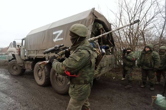 在烏克蘭戰場上準備出擊的俄軍。 圖 : 翻攝自陸媒第一軍情