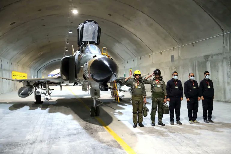 官方稱,伊朗Oghab 44隧道基地能夠儲放和操作戰鬥機和無人機,擁有多架配備遠程巡航導彈的戰鬥機。 圖: 翻攝自 @Don_Standeford 推特 官方稱,伊朗Oghab 44隧道基地能夠儲放和操作戰鬥機和無人機,擁有多架配備遠程巡航導彈的戰鬥機。 圖: 翻攝自 @Don_Standeford 推特