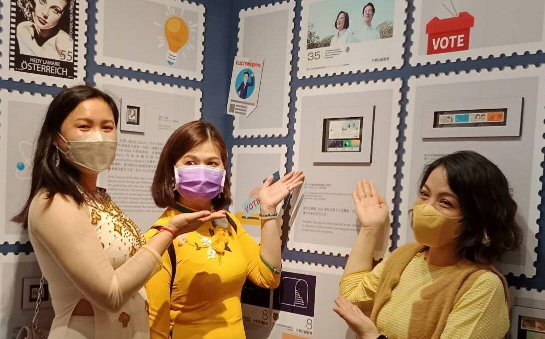 越南新住民參觀高雄郵博館特展  讚蔡英文為女性榮耀 | 生活 | New