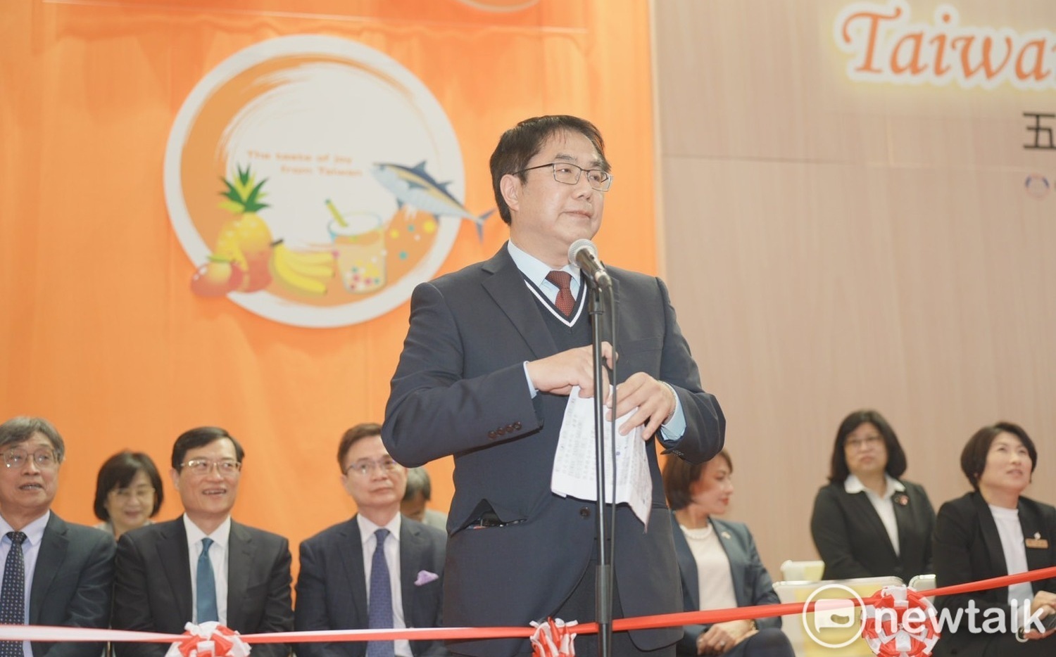 TVBS民調：連任三個月 台南市長黃偉哲滿意度下滑近一成至45% | 政