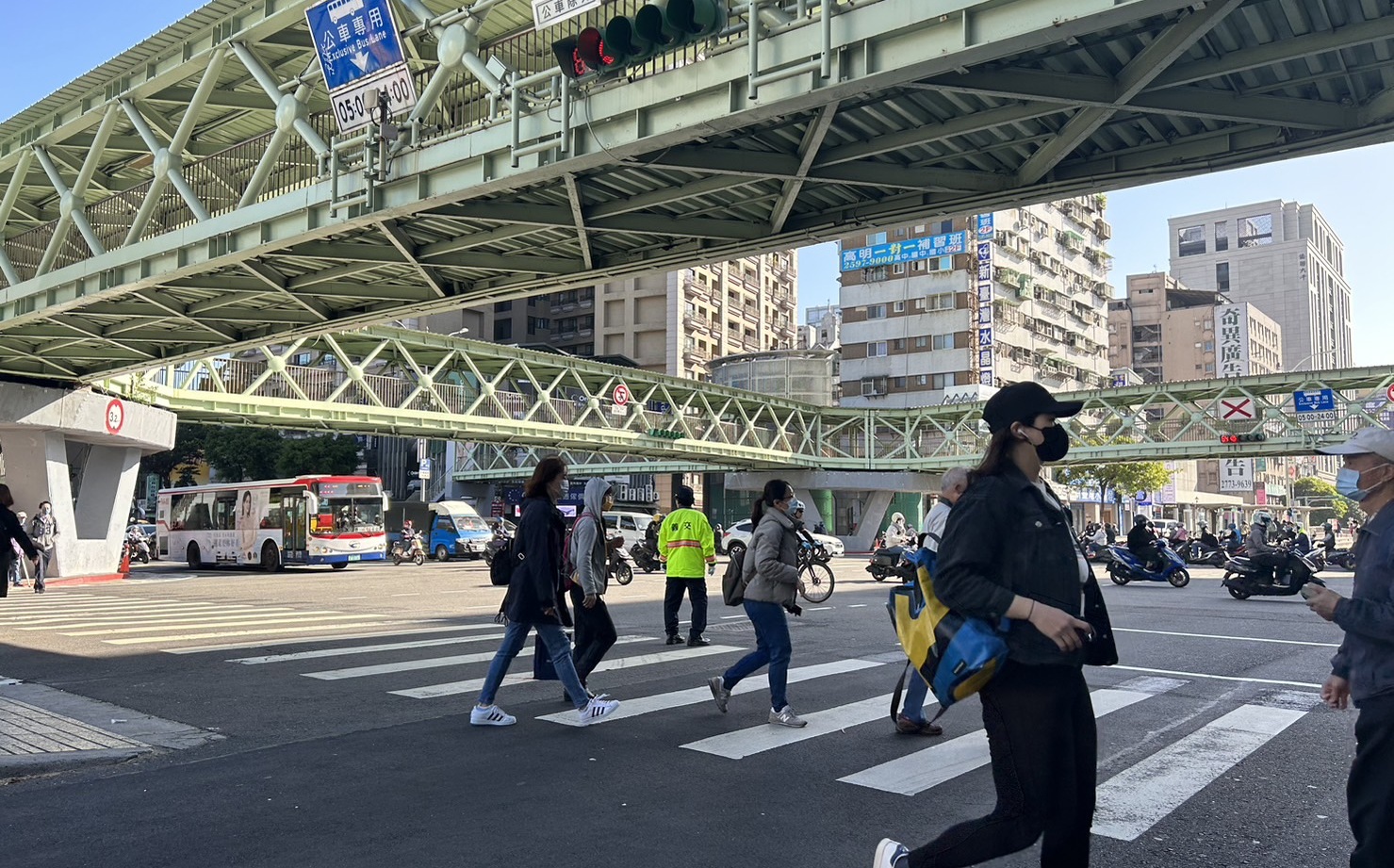 今各地高溫上看36度、紫外線達危險等級! 中部以北午後留意雷陣雨