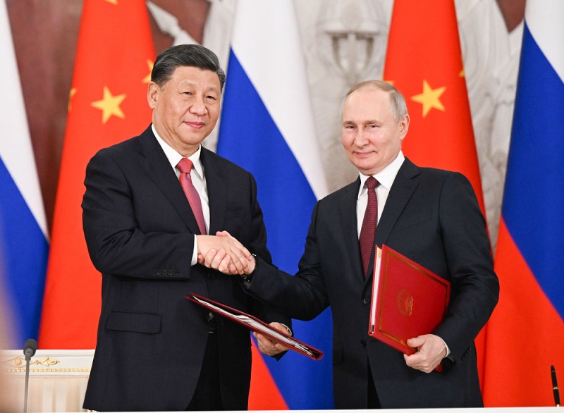 中俄欲聯手，共同應對西方世界的挑戰和圍堵。圖為中國領導人習近平（左）和俄羅斯總統普丁（右）。 圖：翻攝自新華社
