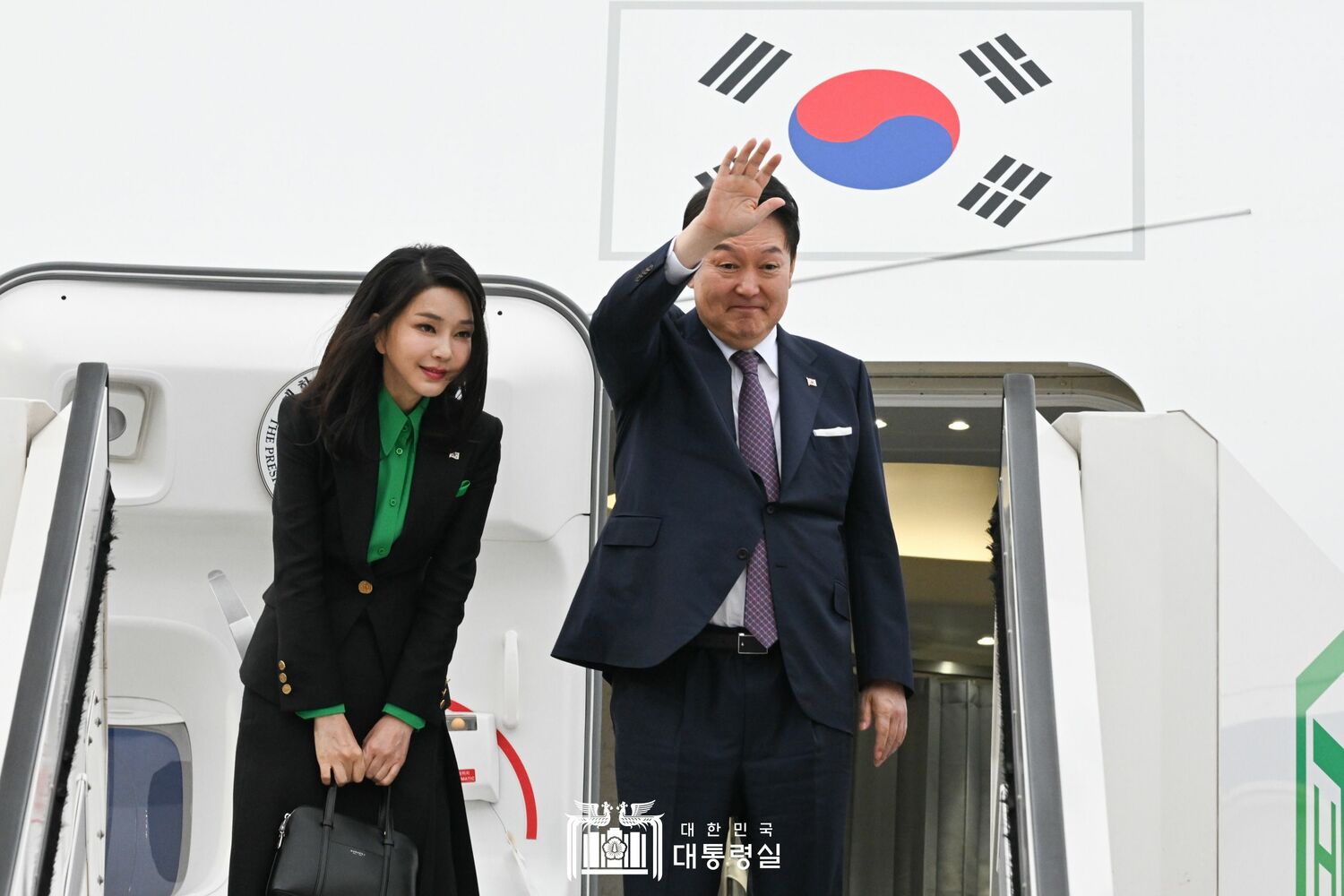 南韓前總統尹錫悅出訪，前第一夫人金建希搭乘專機隨行 (資料照片)。 圖：翻攝自青瓦台網頁 