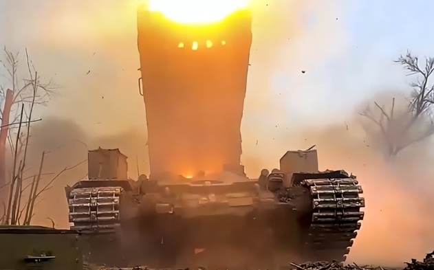 地獄武器可射溫壓彈! 俄軍「噴火坦克」再升級 一開火方圓數百公尺人畜皆死