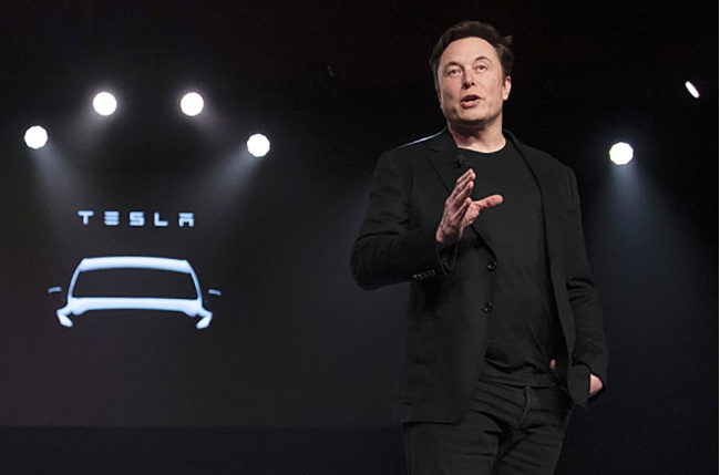 馬斯克（Elon Musk）在社群平台 X 的多則轉發貼文中，揭露華府內閣多處弊案。 圖 : 翻攝自 @elonmusk X 帳號