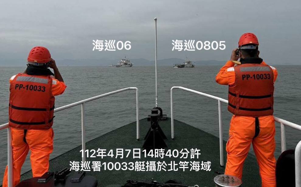 (影)解放軍太原艦逼近台灣24浬遭我驅離！ 海軍、海巡監控阻卻侵入 |