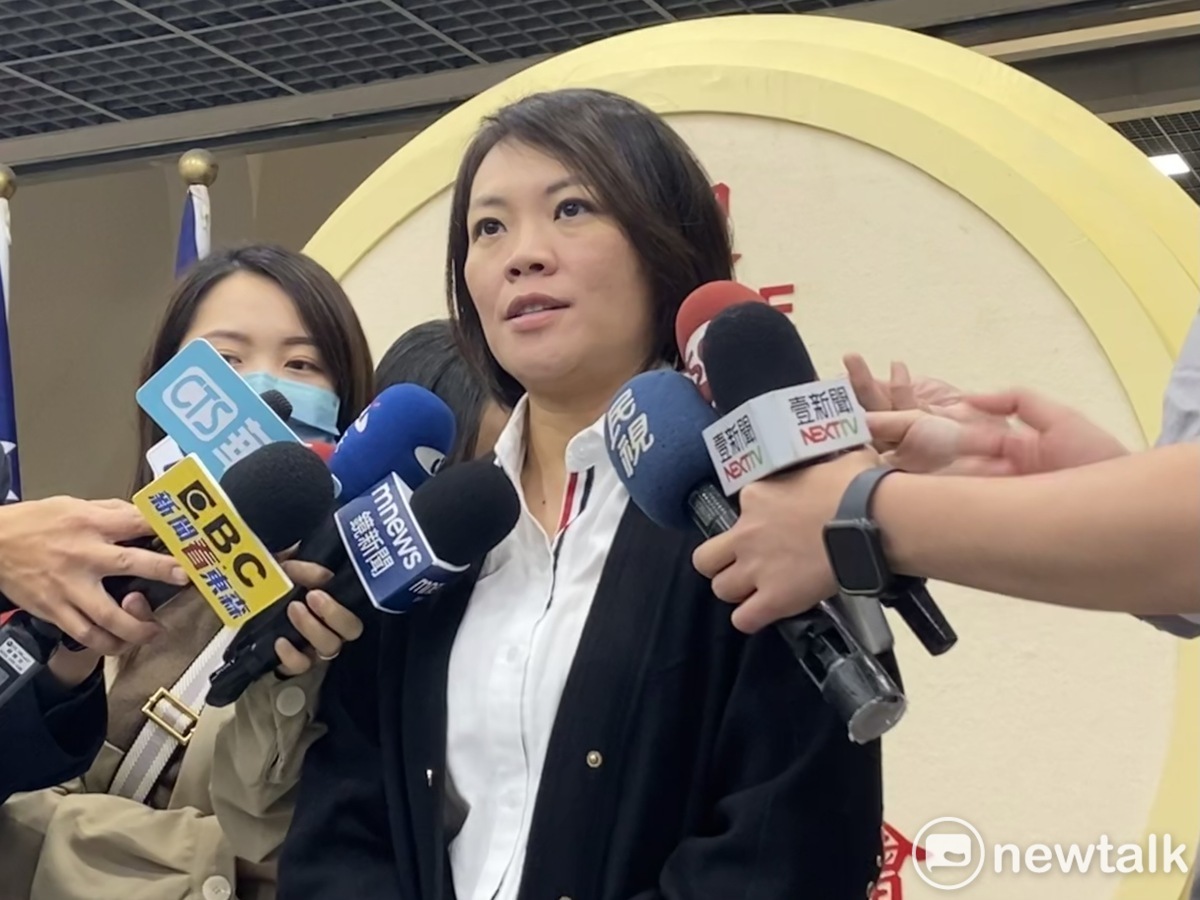 先前簡舒培才被台北市長蔣萬安公開批評為「索資佛地魔」，如今又遭爆料，向台北市政府發出極度繁瑣的公文，要求市府在短短 3 天內，交出過去 5 年來各一級機關、所屬機關、區公所及市立各級學校採購影印紙的完整統計資料。。 圖：周煊惠 / 攝（資料照） 