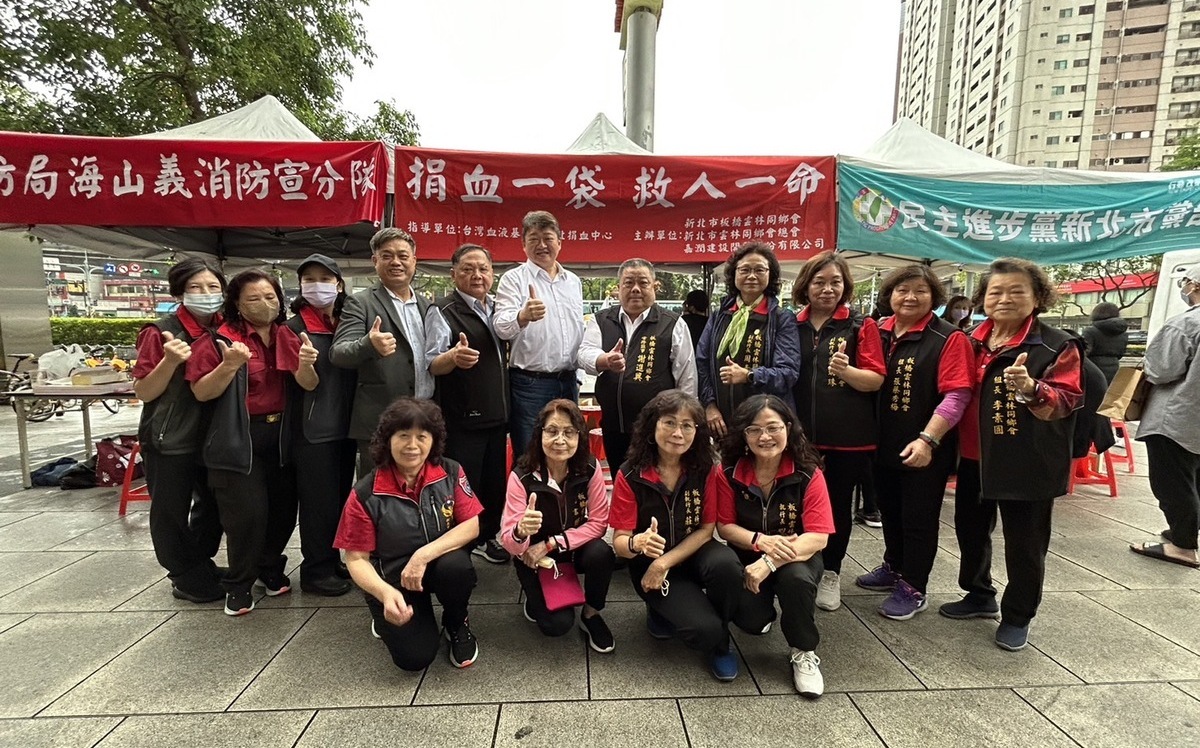 民進黨新北市黨部辦捐血活動 主委何博文籲共同為台灣奉獻熱血 | 生活 |