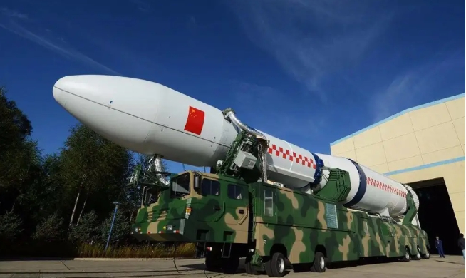 解放軍如果不增加核庫存，意味著將來可能面臨美國的核威懾。公開資料顯示，中國目前僅持有 300 枚核彈，與美俄的差距接近 20 倍 圖 : 翻攝自騰訊網/映像要聞