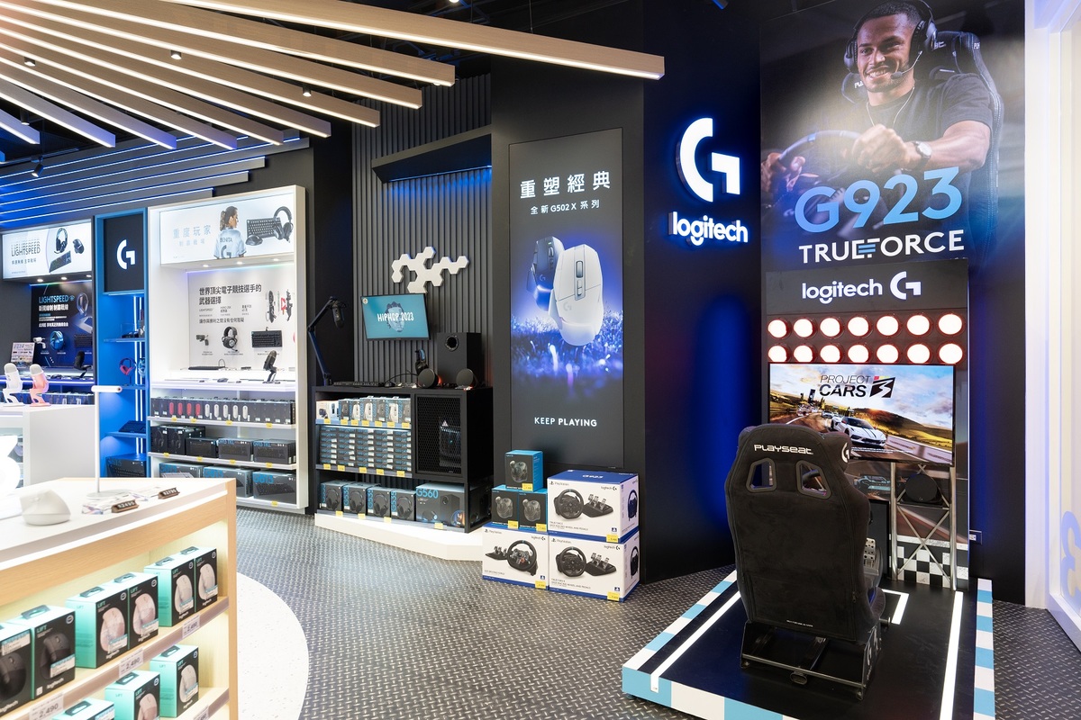 G923賽車模擬方向盤也能於品牌概念店現場體驗，感受前所未有的真實賽車感與遊戲細節。 圖：Logitech/提供