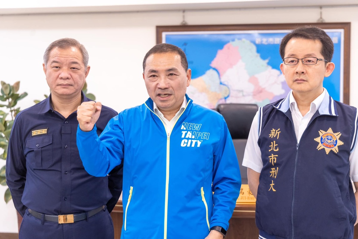 日前雙北發生3起連環槍擊案，新北市市長侯友宜今(29)日也前往新北市刑事警察大隊慰問。   圖：翻攝自侯友宜臉書