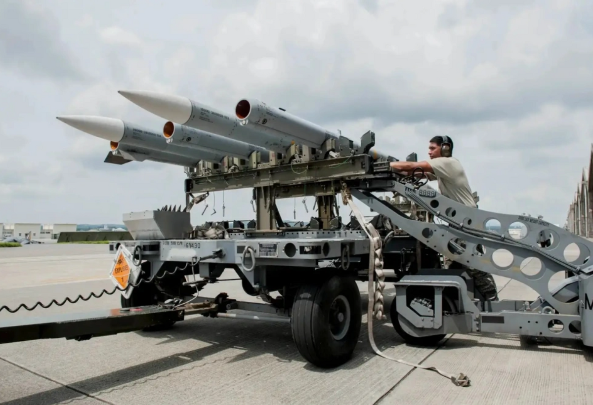  美國 AIM-120 系列空空導彈 圖：翻攝自河東三叔 