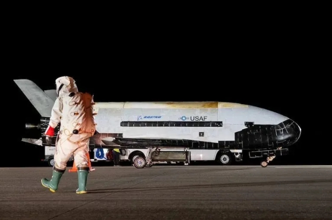 美國的 X-37B 太空梭起步畢竟比中國早了 10 多年，帶有軍事與民間用途。 圖 : 翻攝自樞密院十號