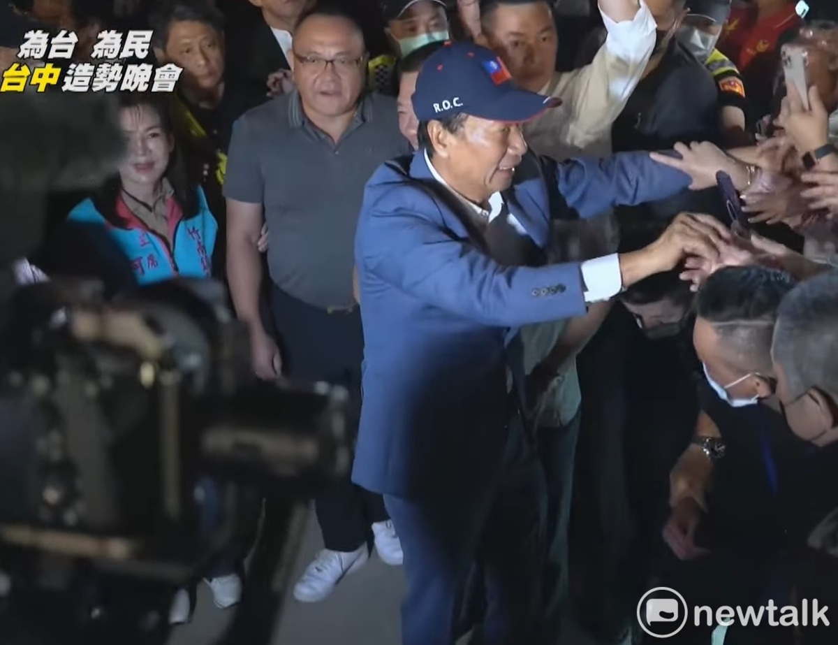 郭台銘大進場走了20多分鐘。 唐復年/攝