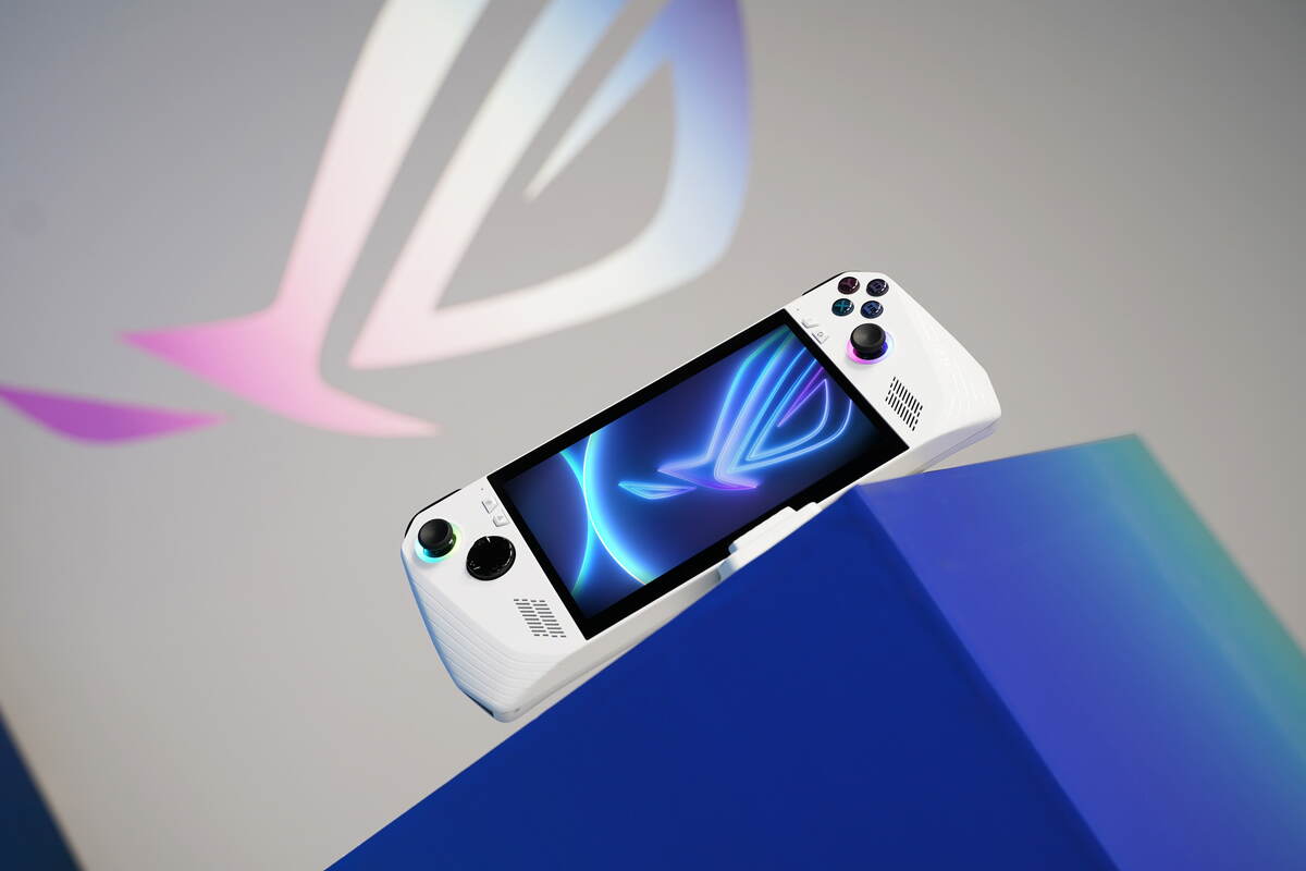 ROG Ally採7吋FHD 120Hz／7ms觸控電競螢幕，IPS等級16：9螢幕，配備DOLBY ATMOS 雙前置揚聲器。 圖：ROG/提供