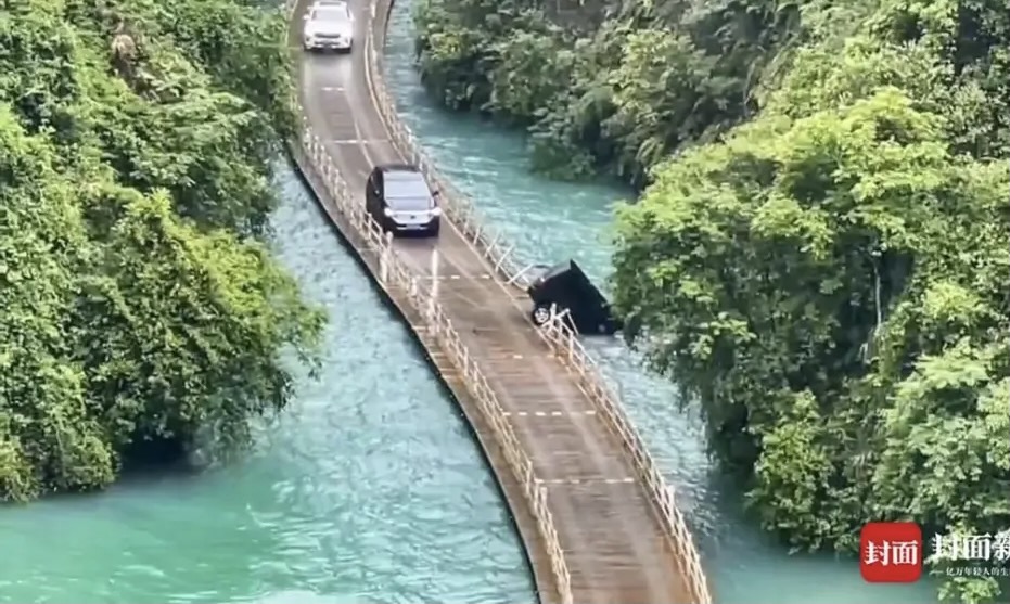 湖北恩施獅子關景區網紅浮橋公路。 圖：翻攝自騰訊網 