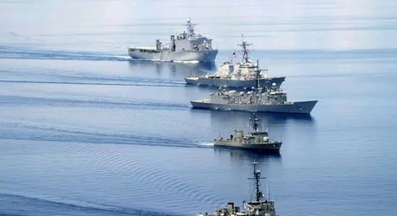 對抗中國在南海積極拓軍、美、菲軍艦在南海聯合巡邏。 圖 : 翻攝自騰訊新聞/俯瞰全球