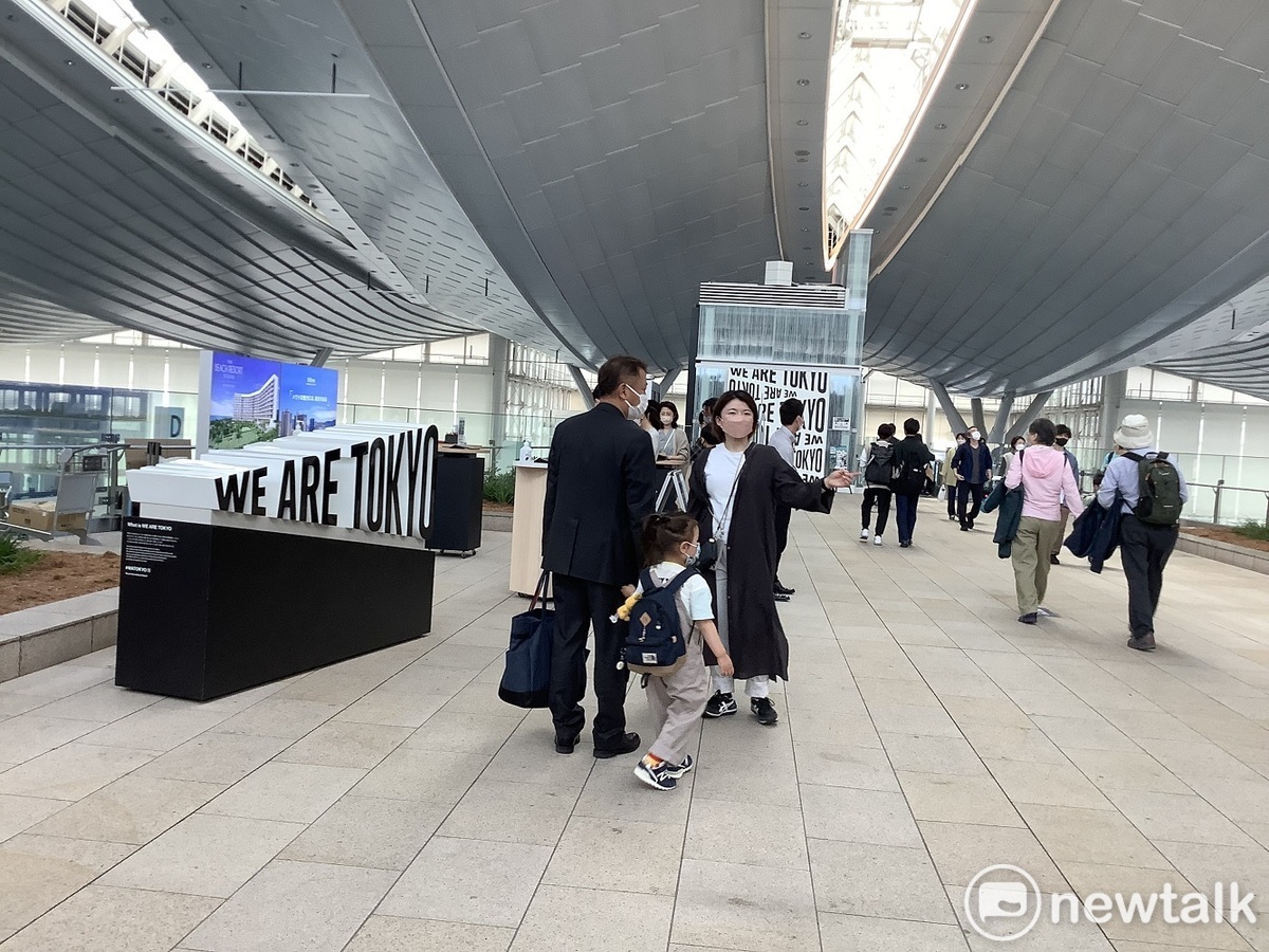 日本終於從新冠解放出來，出國旅行等的人爆增，航空股到明年3月都看好會續漲。 圖：劉黎兒攝
