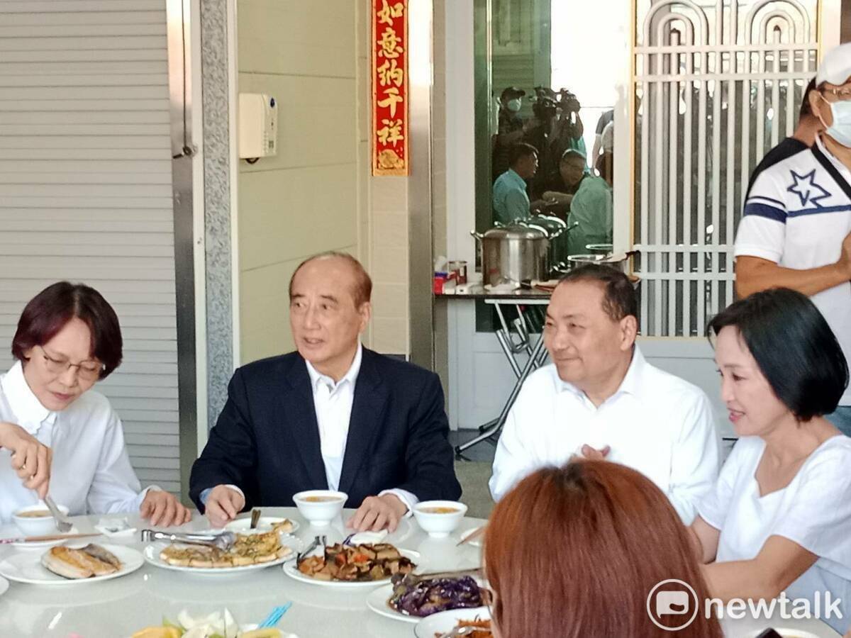 侯友宜(右二)拜會地方與王金平(左二)舉行早餐會。 圖：孫家銘攝