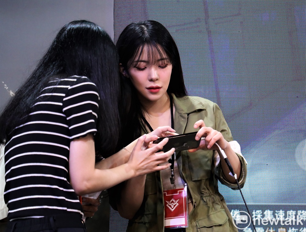 李多慧現場試玩遊戲 圖：蔡幸秀/攝