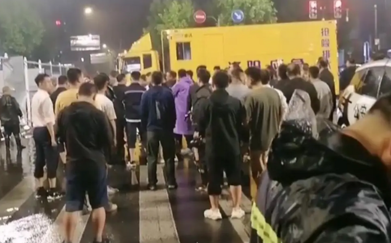 洛陽一地鐵站坍方? 暴雨不斷 運輸被迫停擺 三門峽境內鐵路也出現山崩