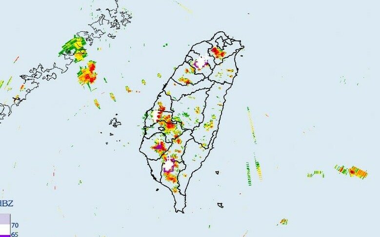 快訊》雨彈狂炸！15縣市豪大雨特報 氣象局：台南注意大雷雨