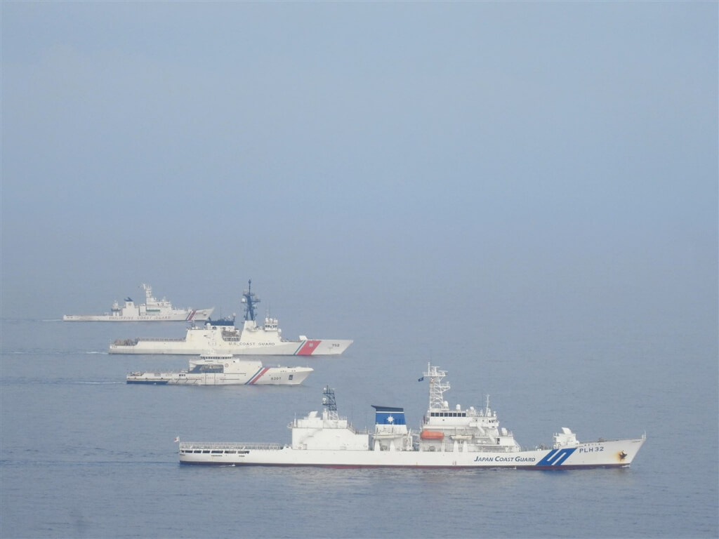  菲律賓海巡隊、美國海岸防衛隊及日本海上保安廳演習。 圖片來源:菲律賓海巡隊 
