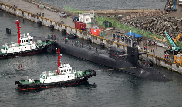 美軍「俄亥俄級」巡弋飛彈核潛艦「密西根號(SSGN-727)」16日停靠韓國釜山作戰基地。 圖：翻攝U.S. Pacific Fleet官網