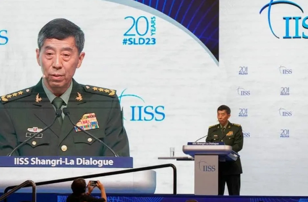  中國前國防部長李尚福2023年在香格里拉對話發表演講，李尚福目前已被捕下台。 圖 : 翻攝自騰訊網 