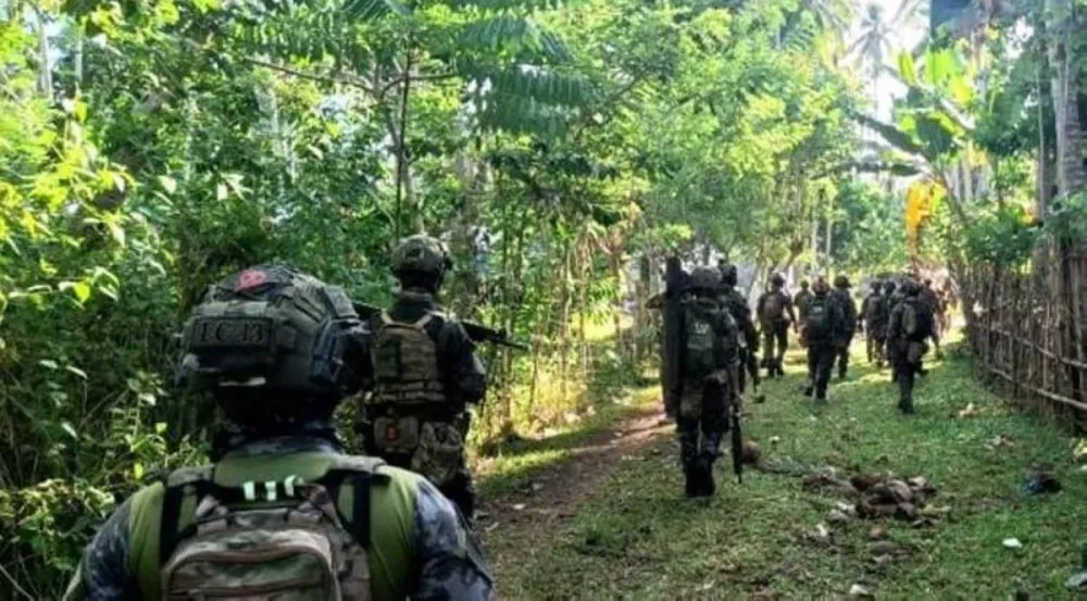  近期菲律賓軍隊清剿新人民軍引發槍戰。 圖：翻攝自騰訊新聞/今日蔣談 