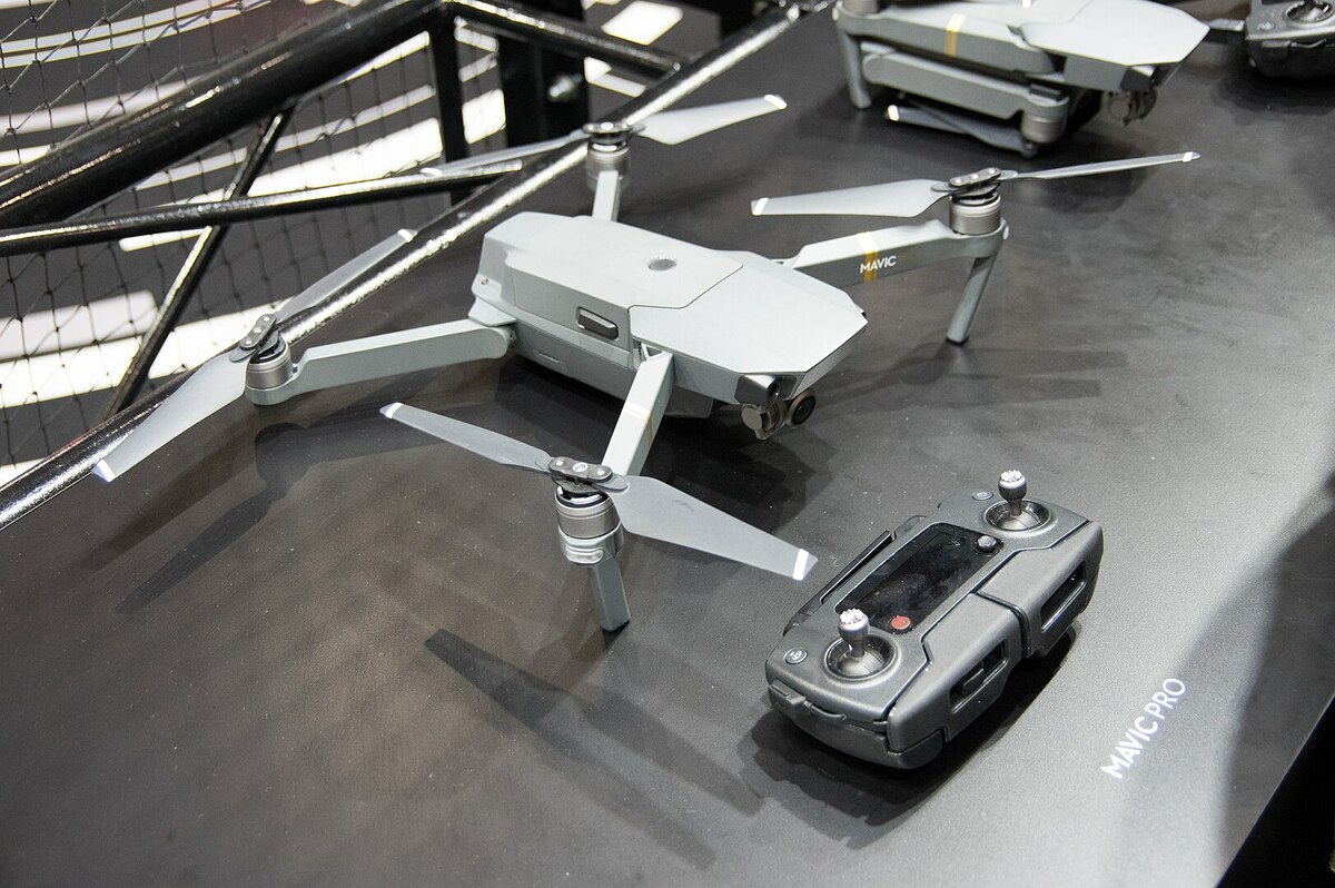  由中國攝影器材公司大疆製造的 Mavic Pro 「民用」無人機。 圖：翻攝自維基百科 
