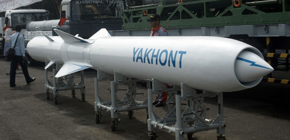  P-800「縞瑪瑙」（Oniks）飛彈。 圖 : 翻攝自推特 