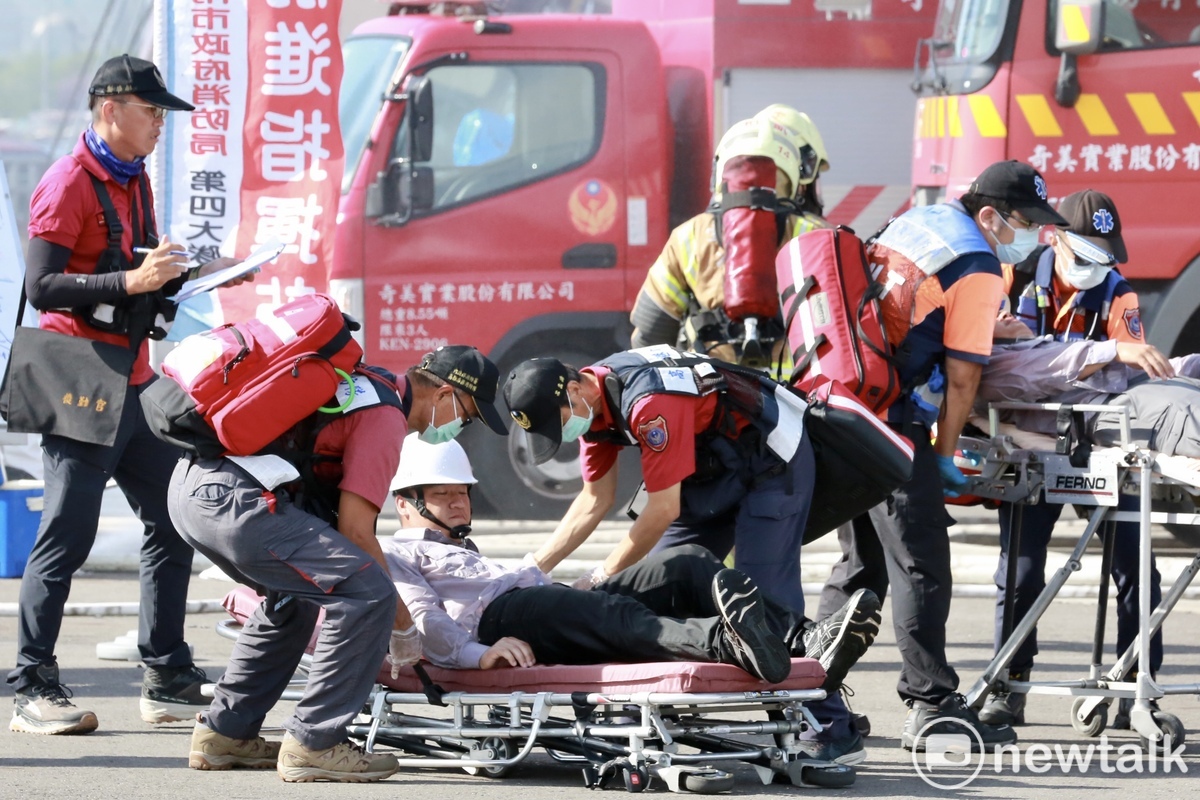 2023年漢光39號滿習期間，台南市同步辦理民安9號及萬安46號演習，結合市府團隊、民間組織與國軍單位，超過1300人投入演練，演習包括各類災情搶救及戰時相關因應，過程緊湊且逼真。 圖：台南市政府提供 