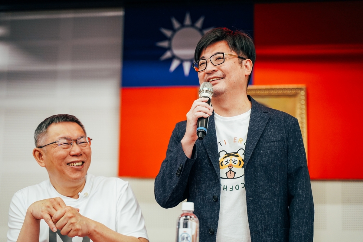 謝典林與文哲關係愈來愈好。取自謝典林臉書