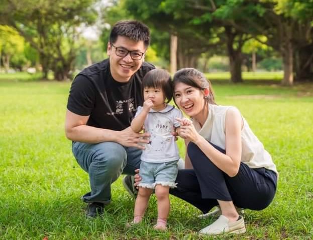 李明璇(右)一家三口家庭生活。（圖：李明璇提供）